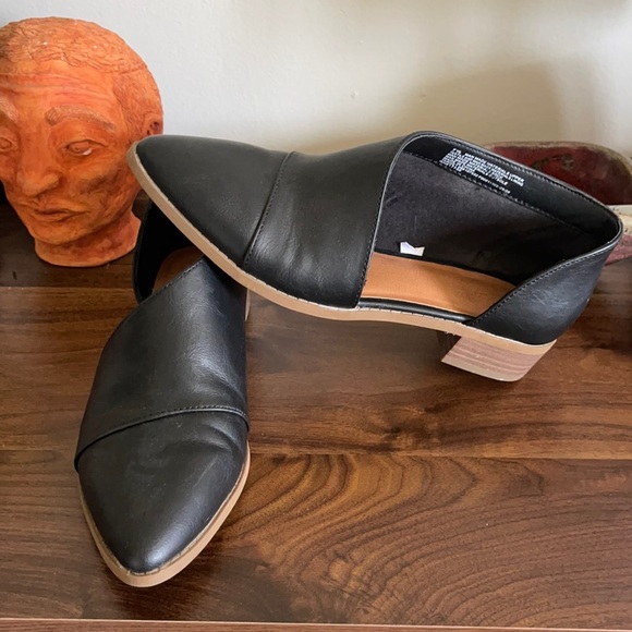 Pointed Booties - Picture 1 of 5